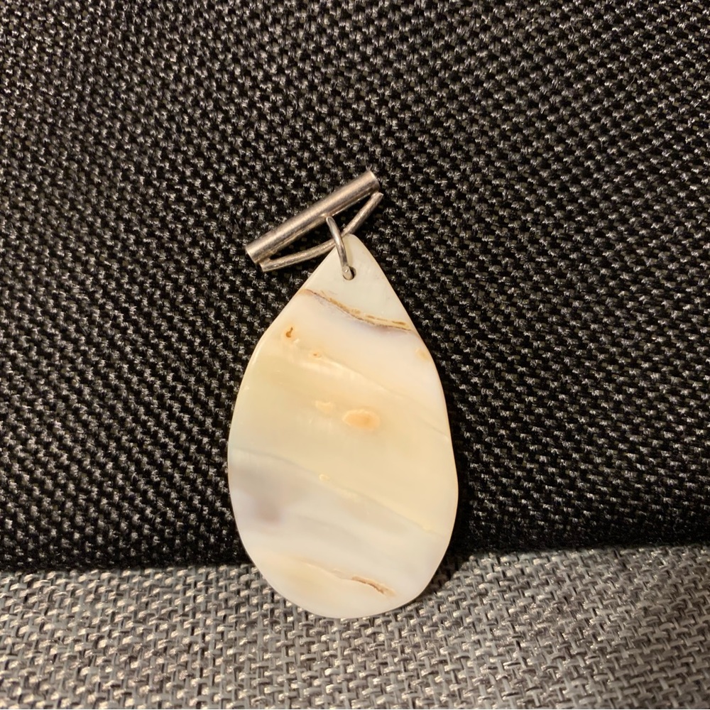 Shell Pendant - Picture 2 of 7